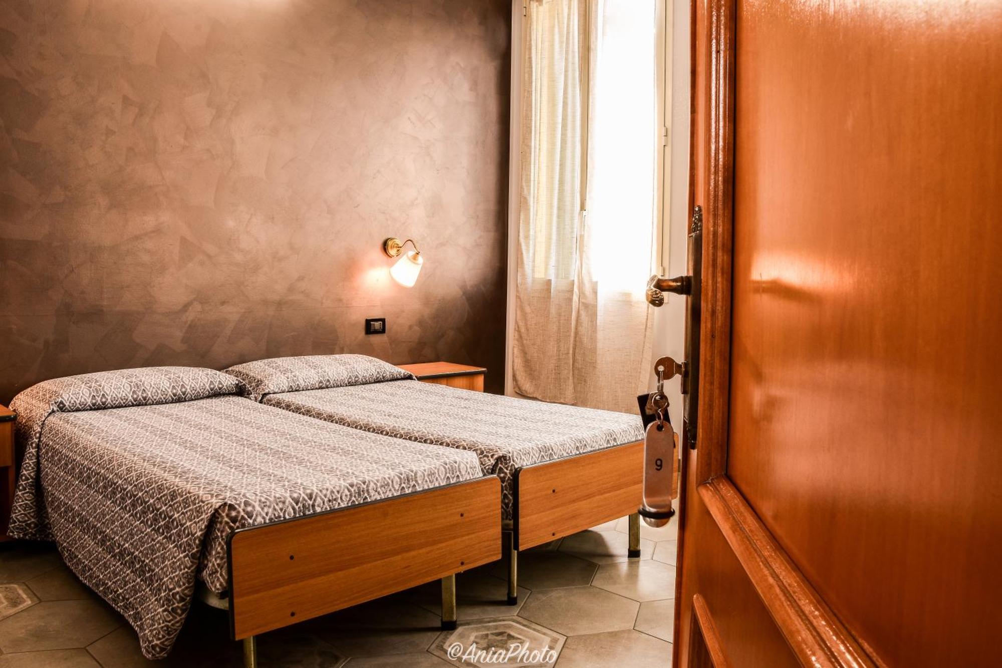 Albergo Florida Taggia Exterior foto